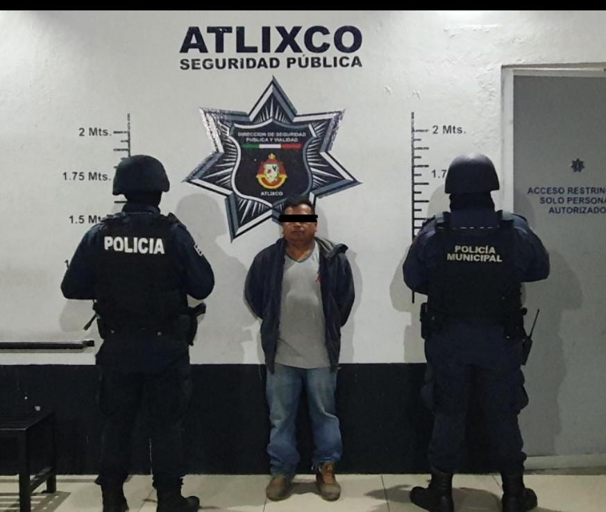 Policía municipal de Atlixco aseguró a sujeto por probable robo de vehículo