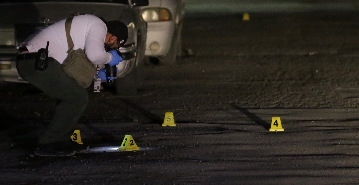 Feminicida de 21 años se entrega tras matar a su esposa embarazada, hijastra de 3 años y un anciano