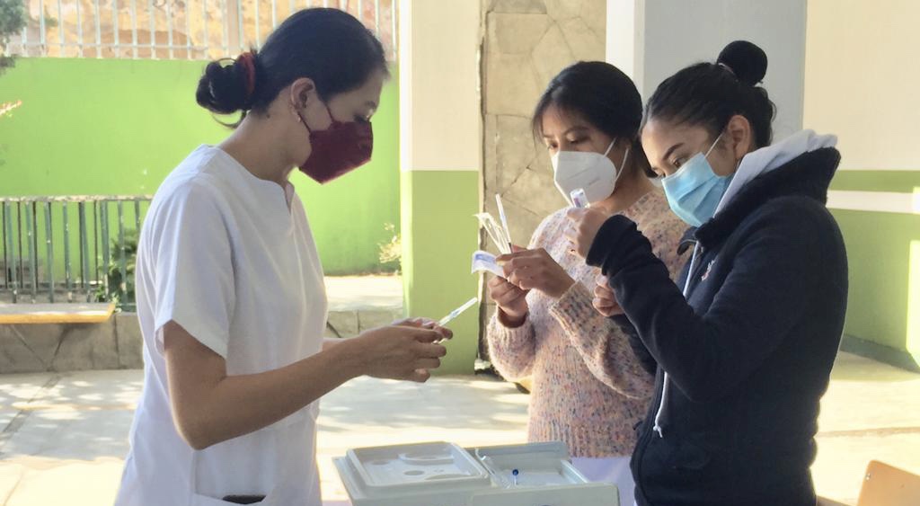 Mantiene Tlaxcala campaña de vacunación contra covid-19 e influenza