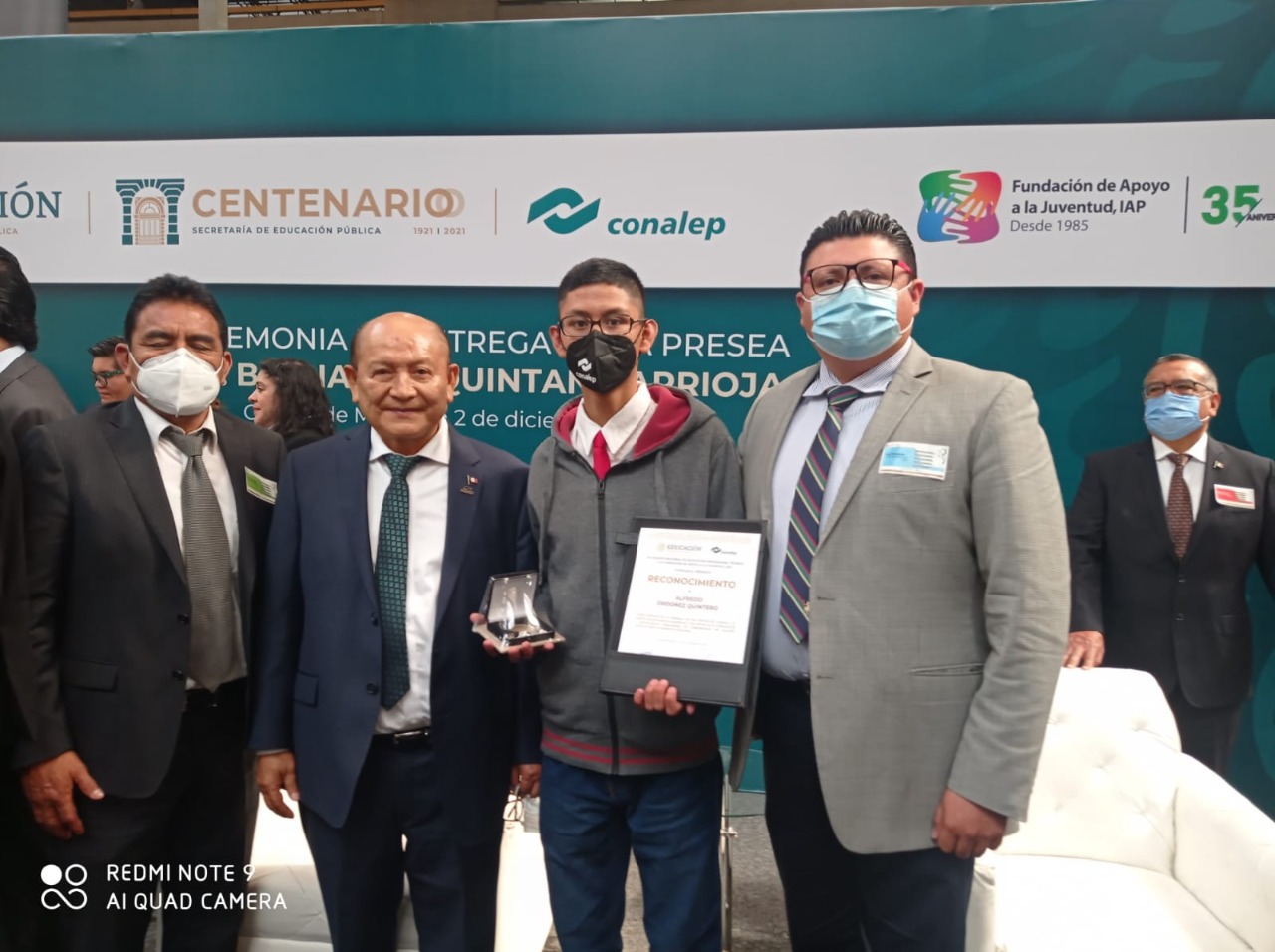 Recibe alumno de CONALEP, plantel Amaxac, presea Bernardo Quintana Arrioja 2021