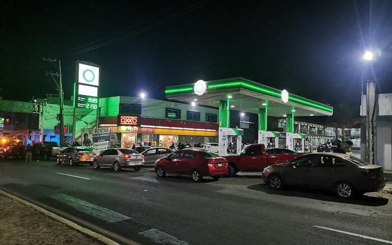 Cierran carretera debido a manifestación contra gasolinera en Chiautempan