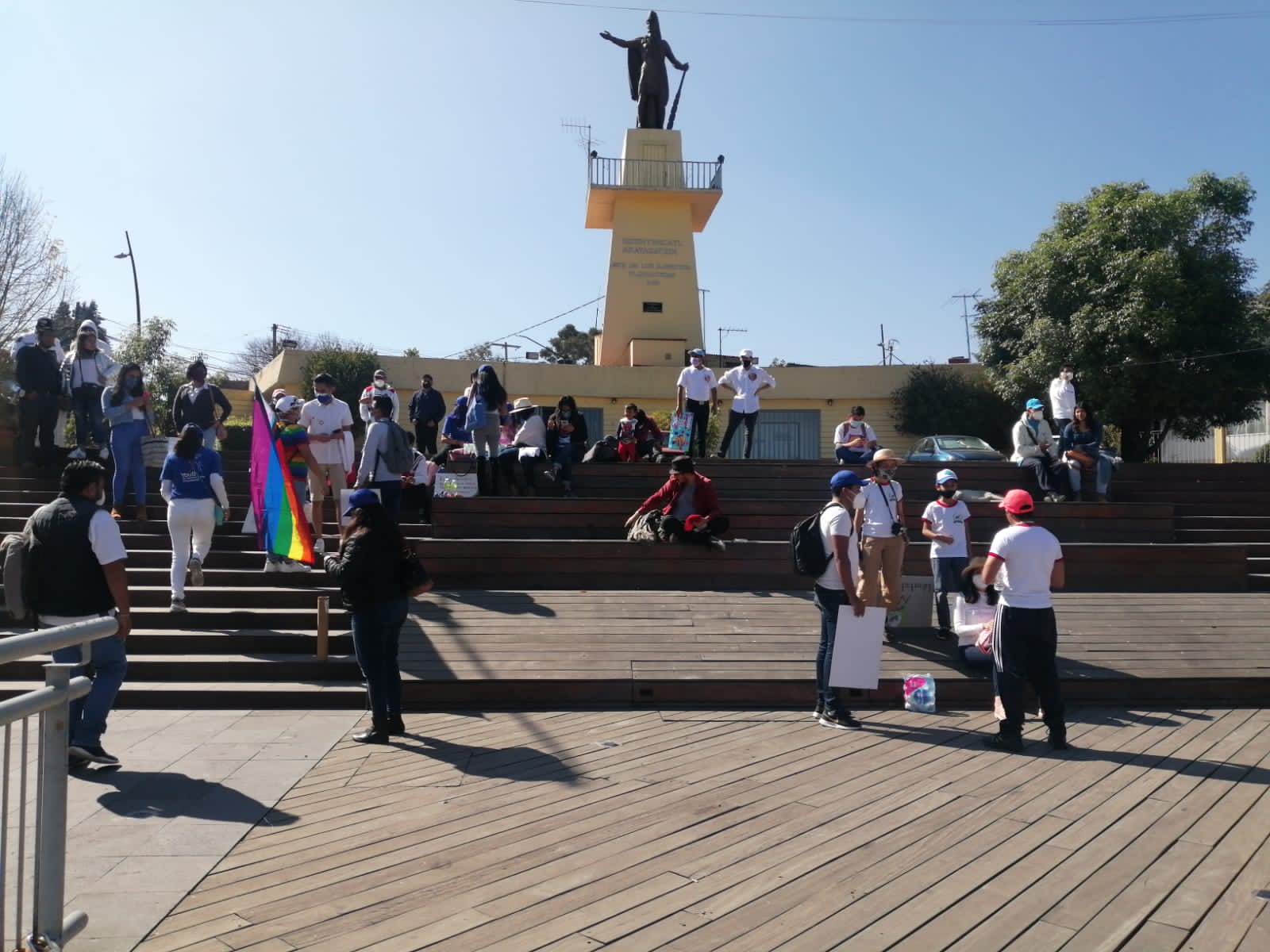 Marchan activistas por derechos humanos