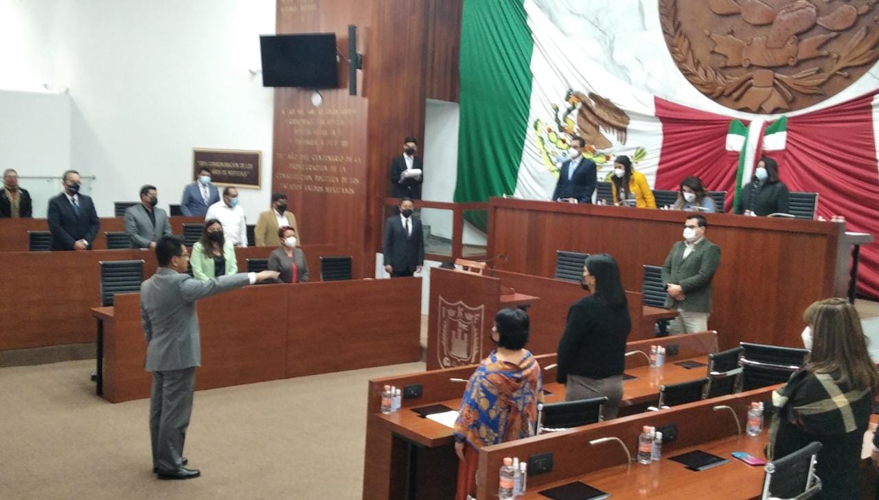 Nombra Congreso a Ángel Espinoza Ponce como comisionado del IAIP