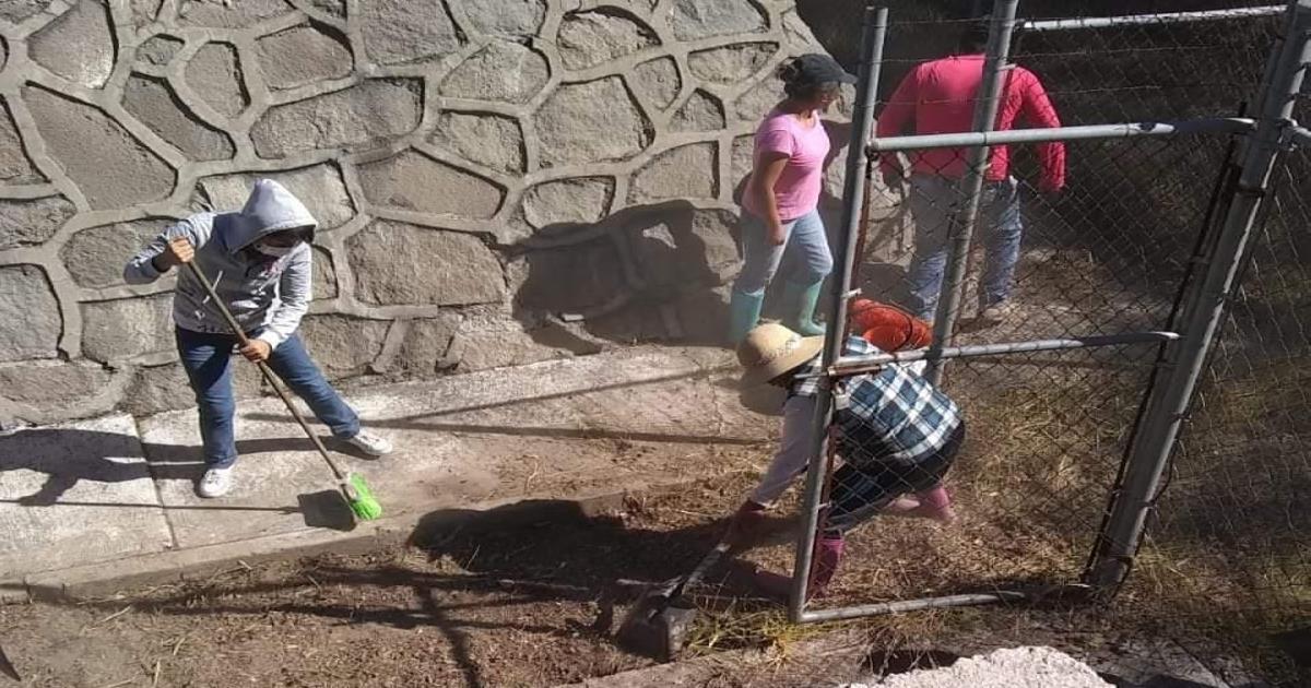 Integrantes del movimiento antorchistas realizaron trabajos de limpieza en Santa Cruz Tlaxcala