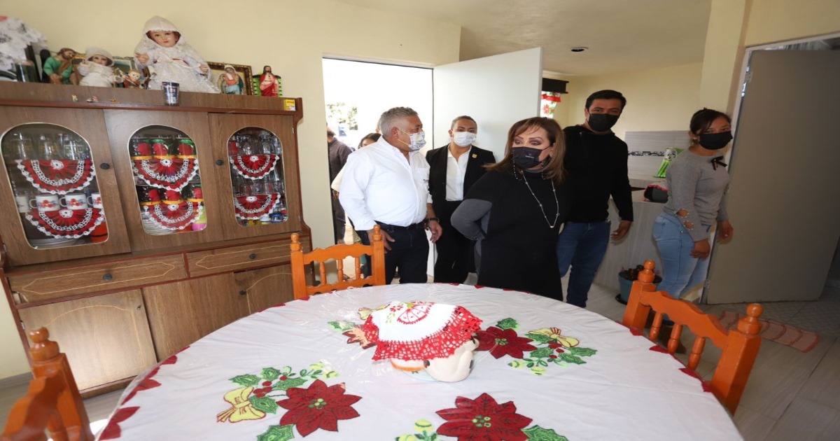 Gobernadora Lorena Cuéllar entregó viviendas a habitantes de Lázaro Cárdenas