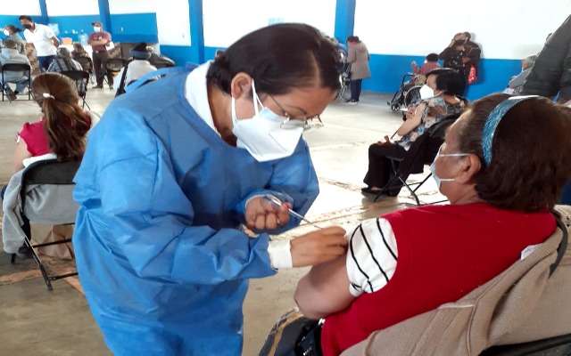 Vacunación de refuerzo contra el Covid para mayores de 60 años arrancará en 49 municipios de Puebla