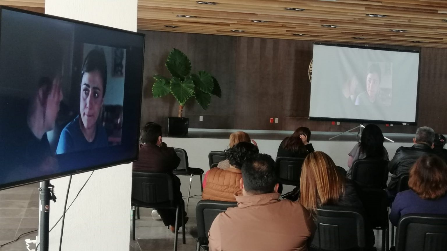 Realizan Cine Debate los poderes Ejecutivo y Judicial en el marco de los “16 Días de Activismo”
