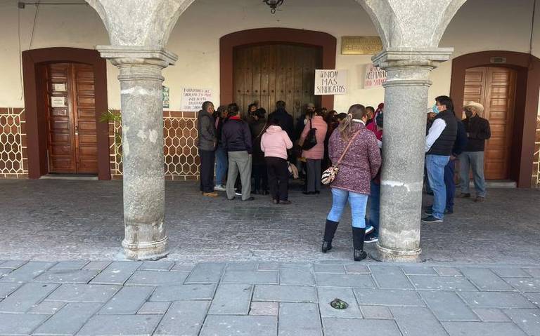 Cierran alcaldía en Ixtacuixtla basificados inconformes