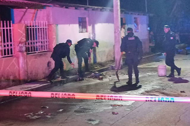 Cargamento de pirotecnia explota sorpresivamente en vía pública en Xiutetelco, Puebla
