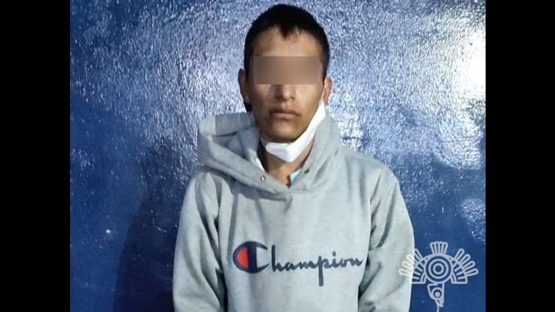 Policía detiene a hombre por robo de mercancía en la Central de Abasto del municipio de Huixcolotla