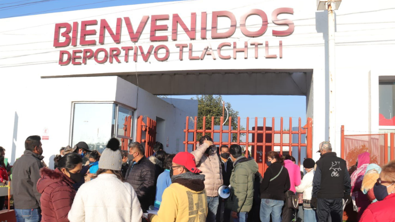 Sin complicaciones se realizó el primer día de la aplicación del refuerzo de la Vacuna contra el COVID en adultos mayores