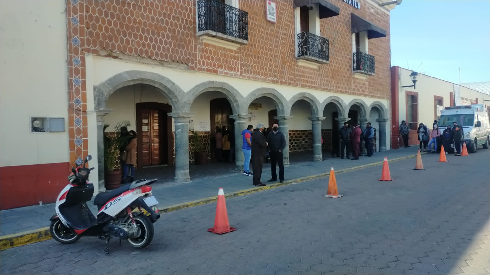 Piden a alcalde de Ixtacuixtla suspender a empleados basificados de manera ilegal
