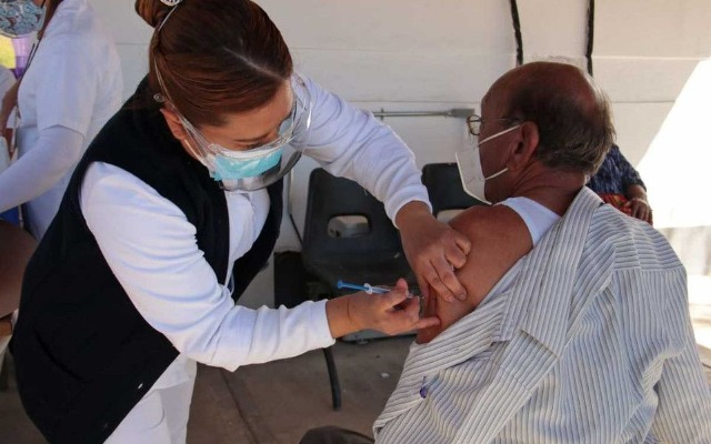 Mayores de 60 de Puebla capital recibirán su vacuna anticovid de refuerzo del 14 al 17 de diciembre