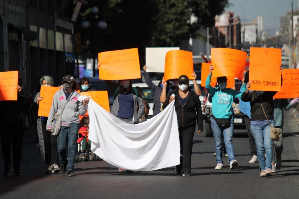Con manifestación exigen al Ayuntamiento regresar espacios de trabajo a artesanas