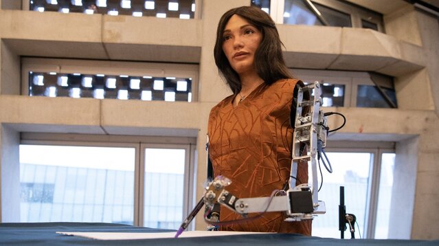 Ai-da: La primera robot que ´sabe´escribir poesía