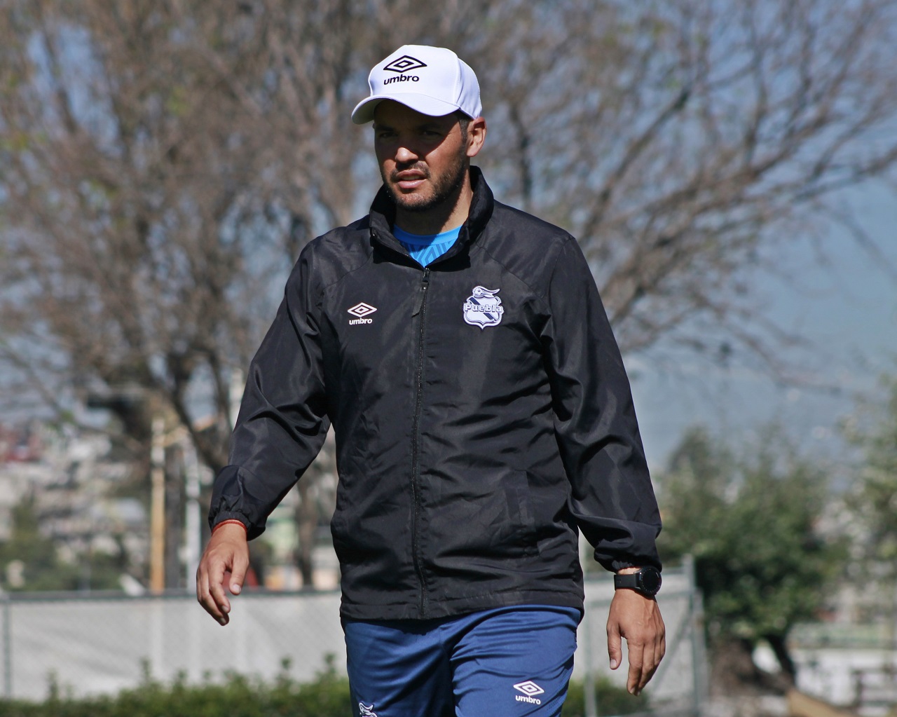 Larcamón exige refuerzos a la altura en el Puebla para cubrir la salida de Christian Tabó