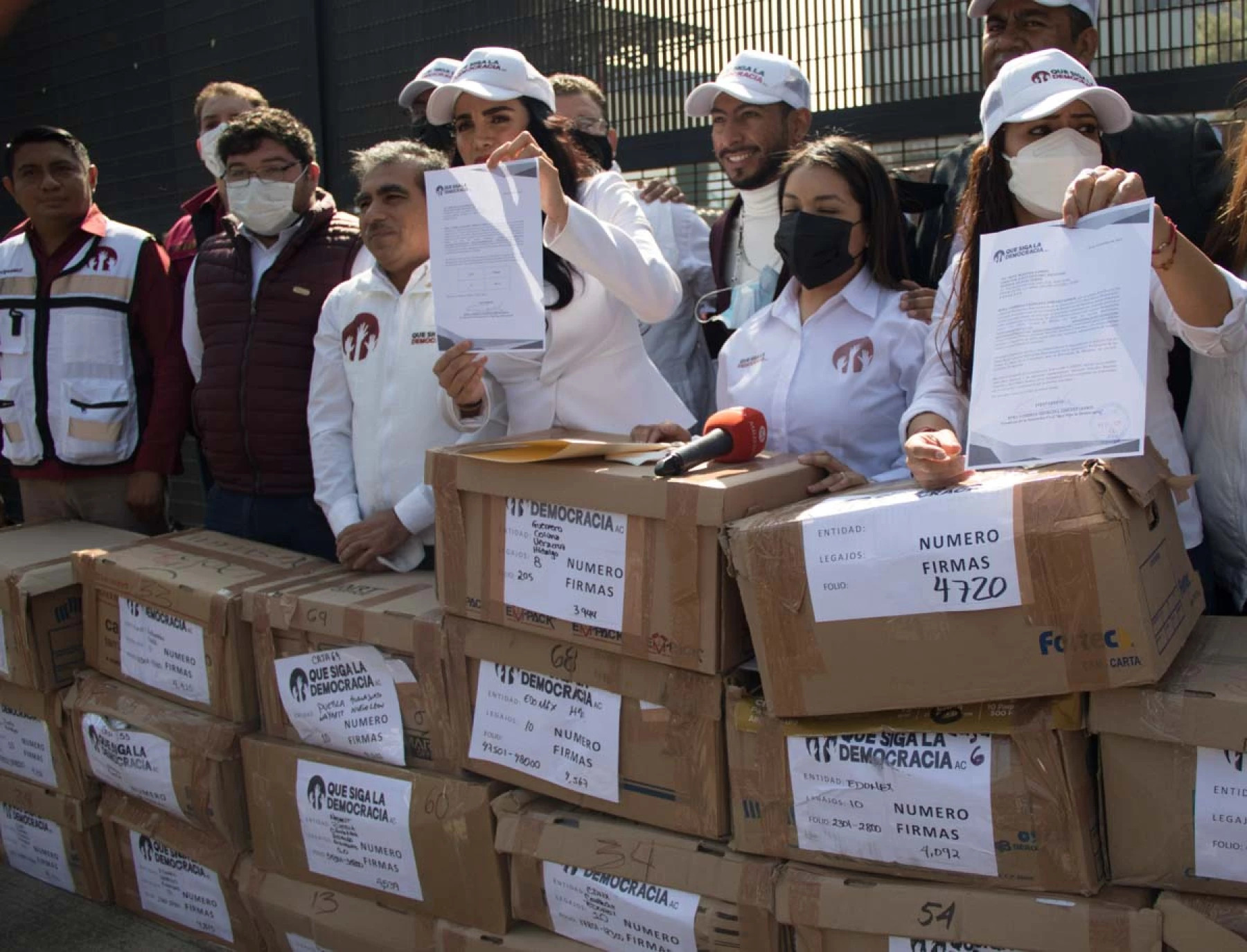 Hasta ahora se han entregado 3.7 millones de firmas para revocación de mandato