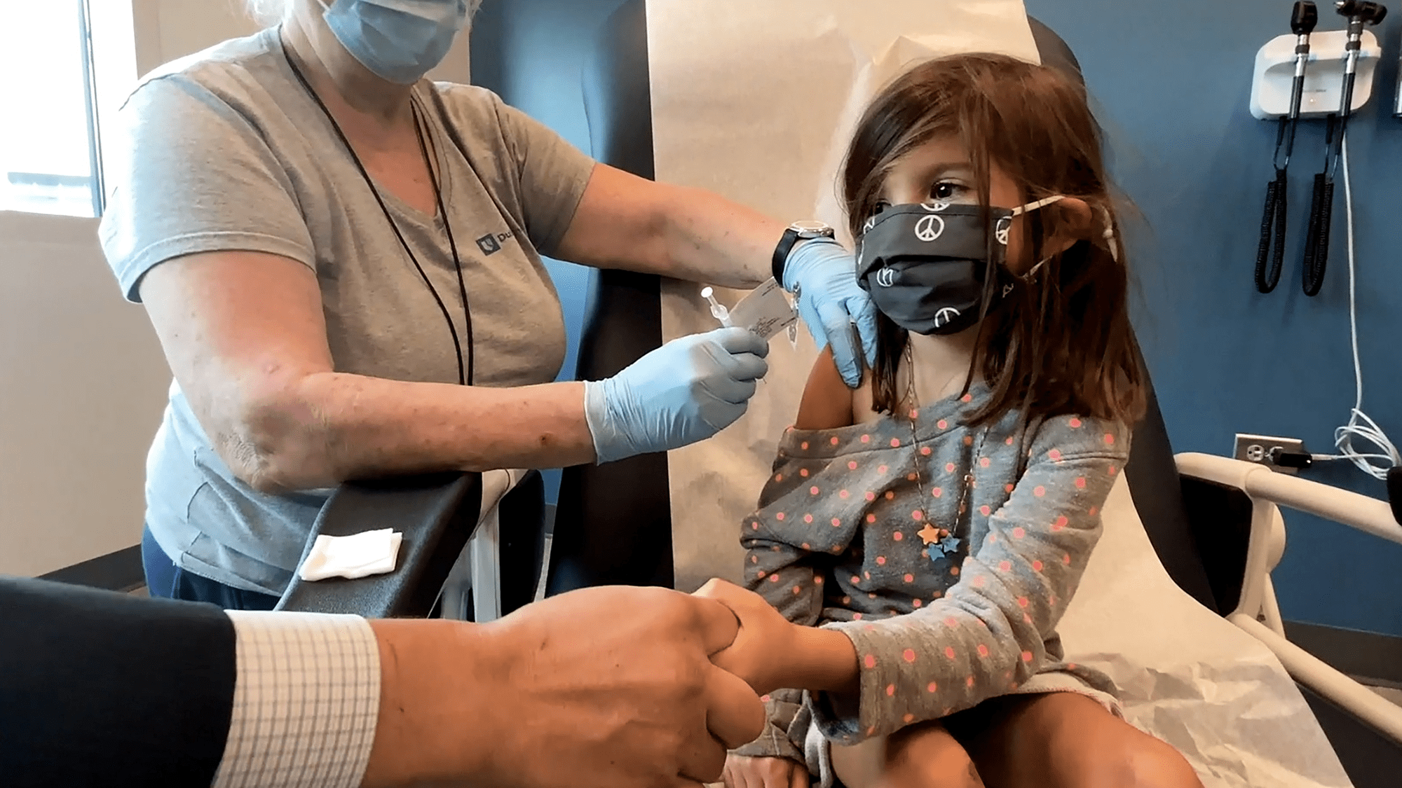 Considera Pfizer aplicar tercera dosis de la vacuna contra Covid a menores de cinco años