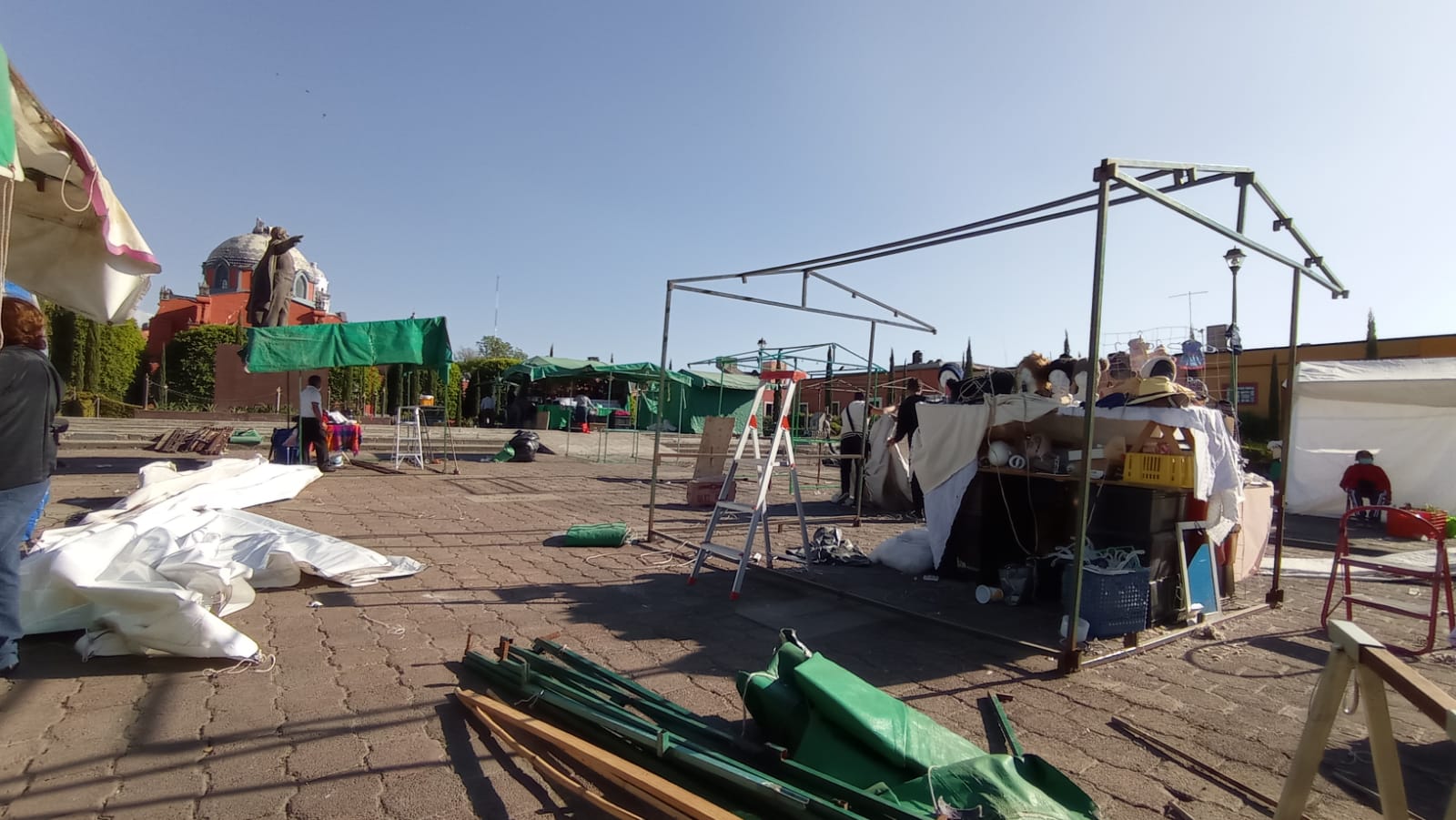 Artesanos de la capital cambian de ubicación por fiestas decembrinas