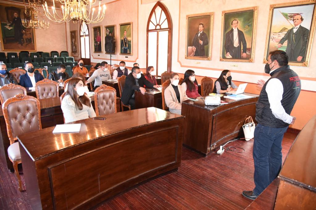 Capacitan a comunidades de Tlaxcala capital sobre el uso de pirotecnia