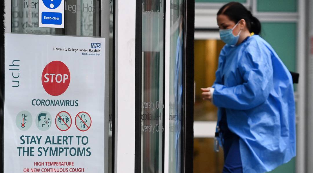Por primera vez Reino Unido supera los 100,000 contagios en un día