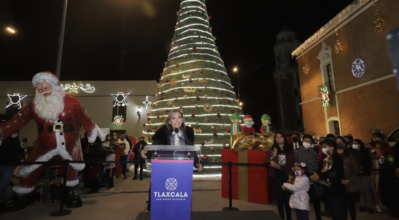 Celebró Lorena Cuéllar la gran posada navideña