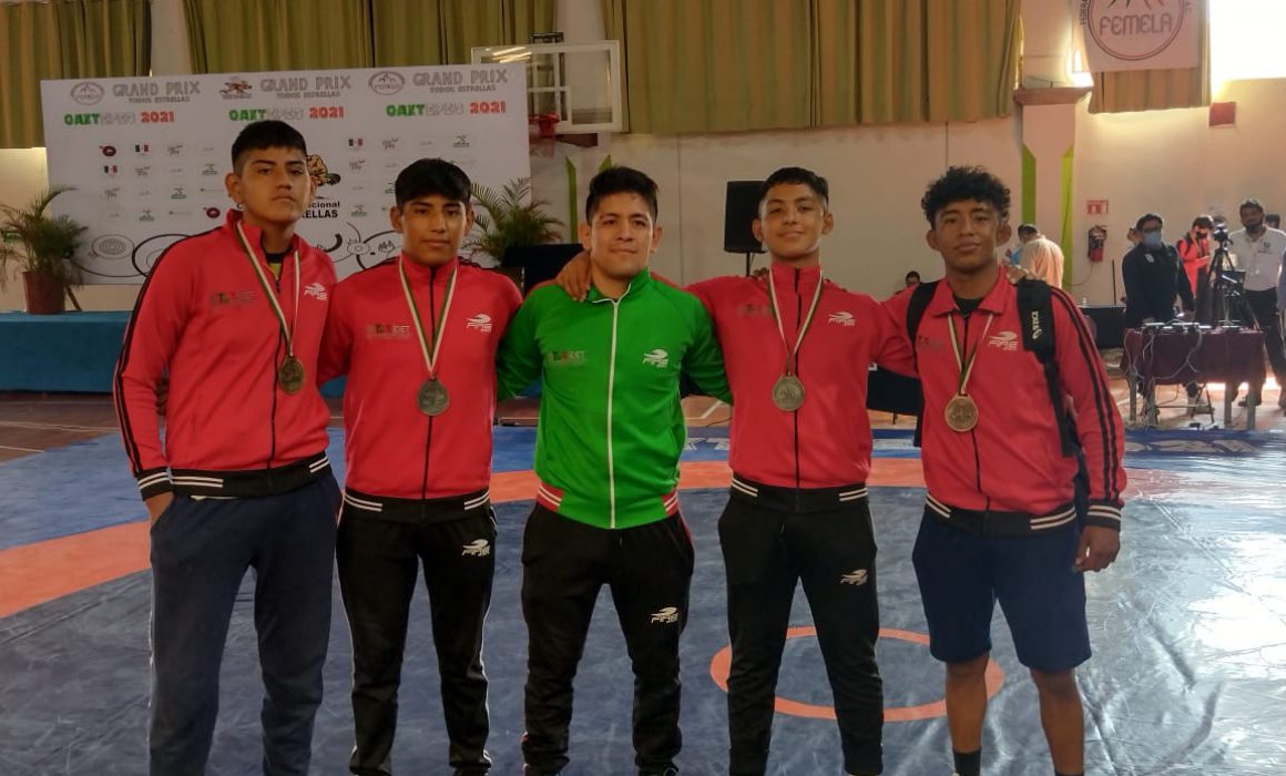 Selección tlaxcalteca de luchas asociadas se cuelga dos oros, dos platas y un bronce