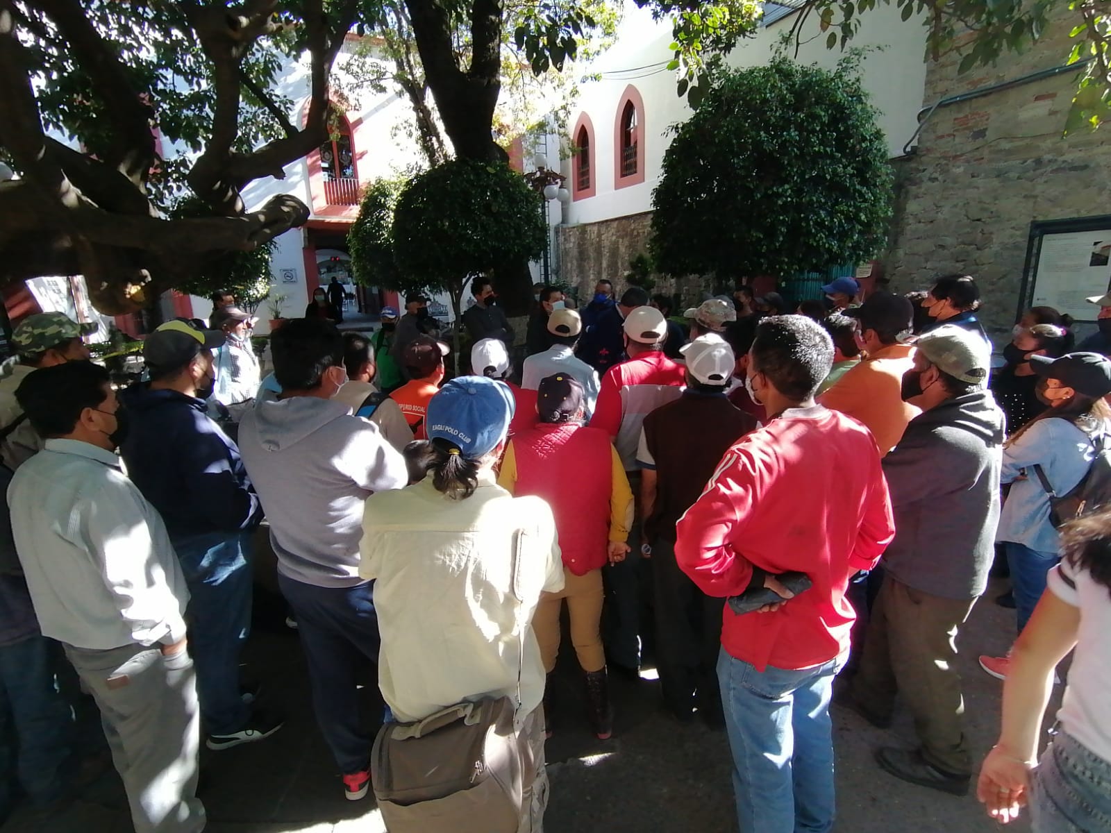 Trabajadores eventuales de la capital se manifiestan, exigen aguinaldo