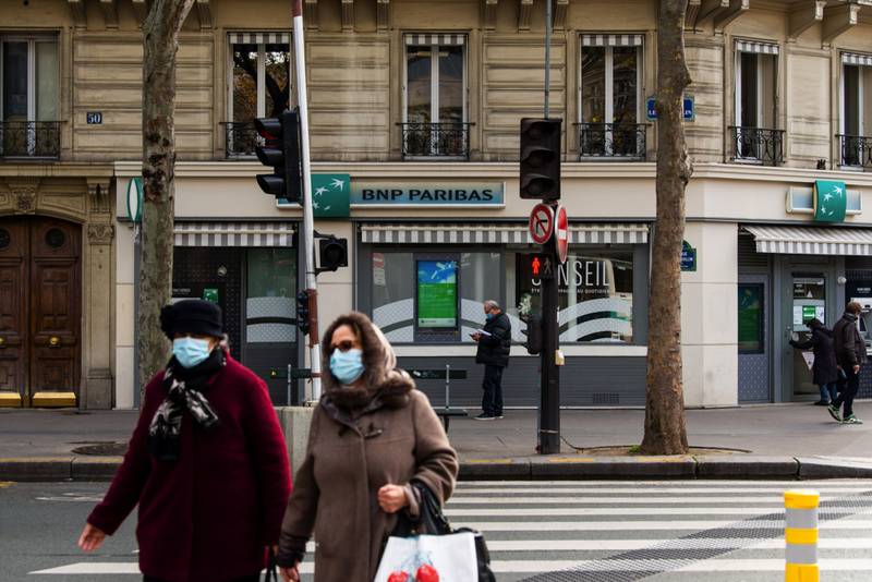 Ómicron ‘arrasa’ con Francia: Casos COVID superan los 100,000 por primera vez en la pandemia