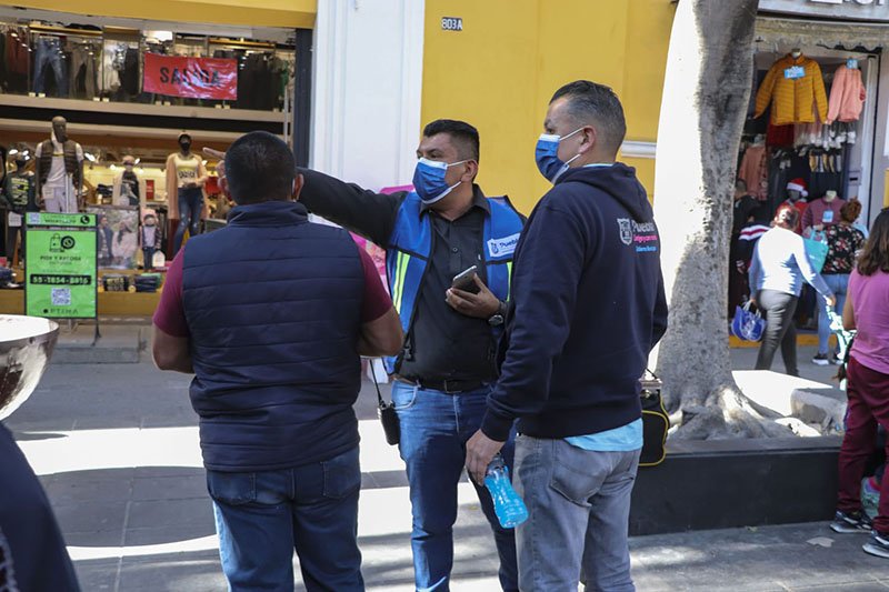 Realizan operativos para imbuir comercio informal en el Centro Historico