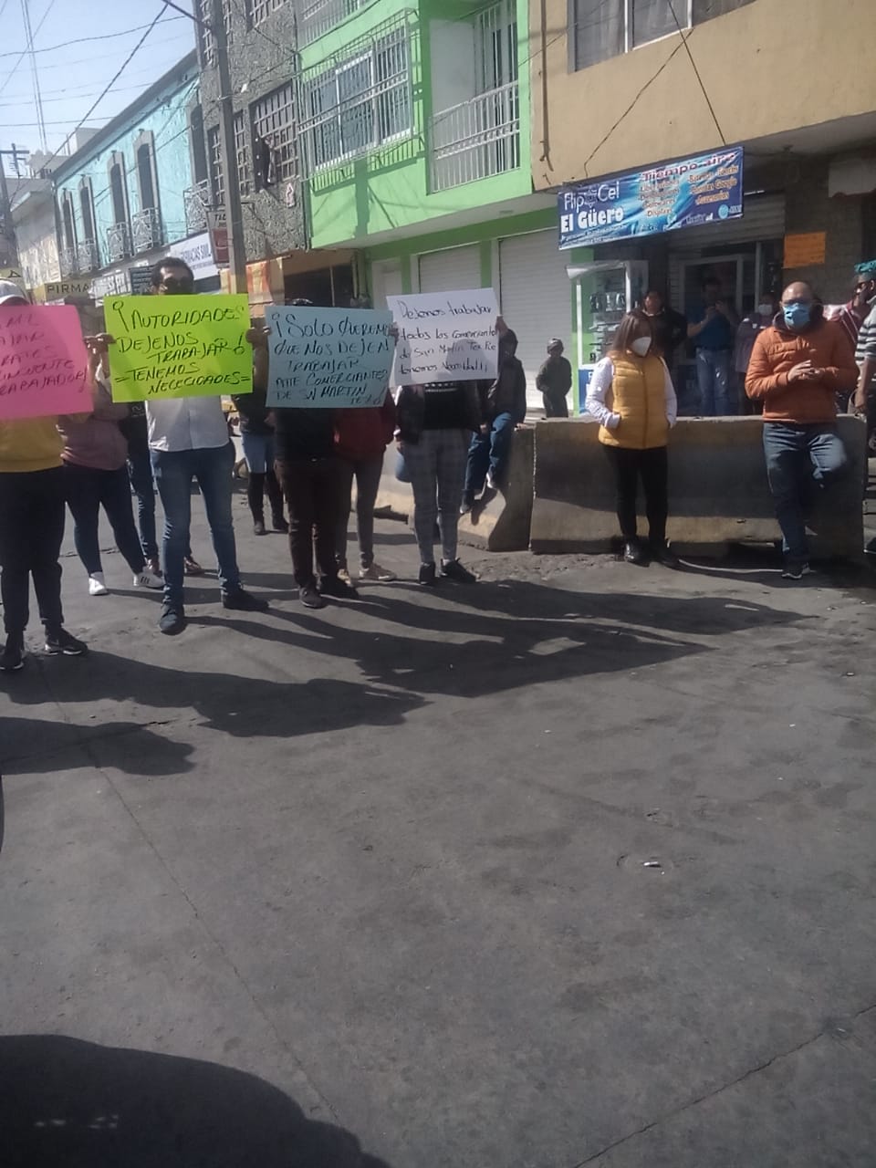 Exigen comerciantes piso parejo para apertura de negocios, en Texmelucan 