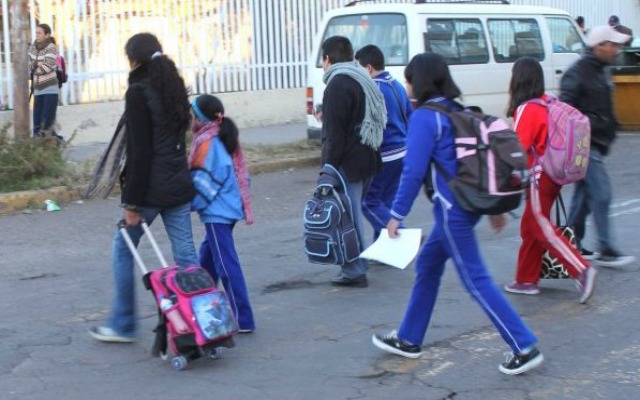 Aplicación de vacuna a maestros no es motivo para permitir regreso a clases presenciales: Barbosa