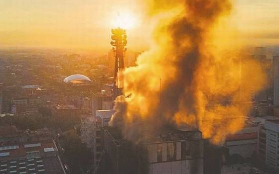 Incendio en subestación del Metro: un muerto y seis líneas suspendidas