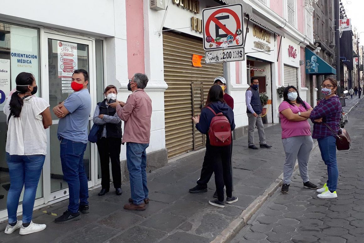 Escasean medicamentos en Puebla por incremento de casos de Covid-19