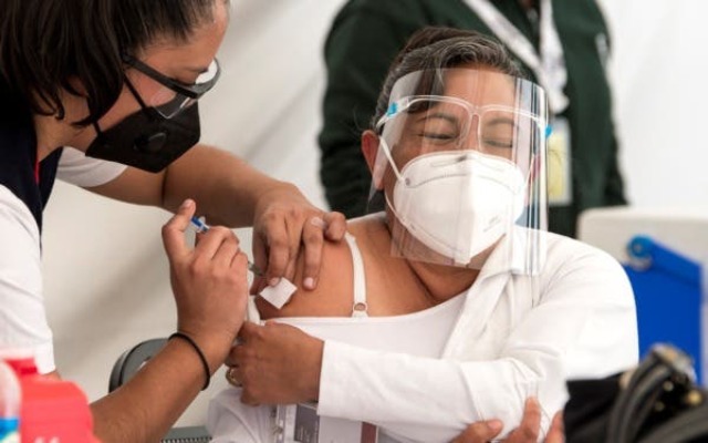 Advierten que habrá cárcel contra quien lucre con las vacunas anti Covid en Puebla