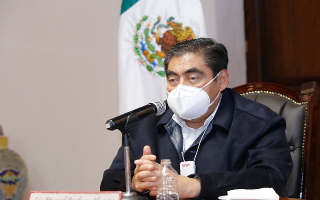 Barbosa señala que son los panistas quienes pretenden usar el tema de las vacunas para beneficio electoral