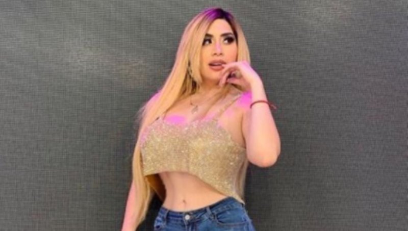 “La Bebeshita” sorprende con diminuto bikini verde y enciende las redes