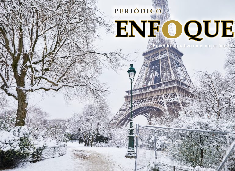 Vuelve a nevar en Paris después de tres años. 