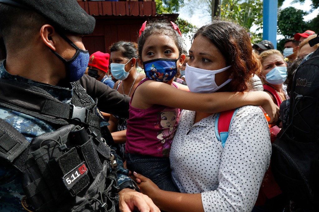 Llega GN a la frontera sur para impedir el paso a caravana migrante