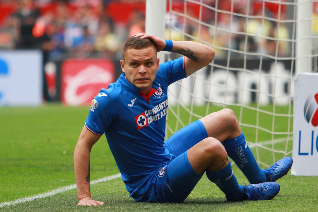 Cruz Azul castigaría a 'Cabecita' Rodríguez por fiestero mandándolo a China
