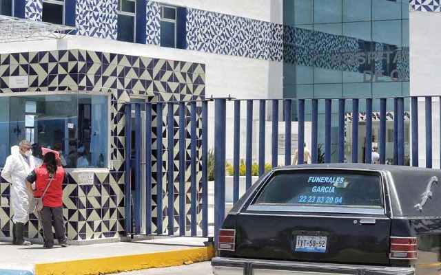 Limitan servicios de salud en Puebla por alta ocupación en hospitales