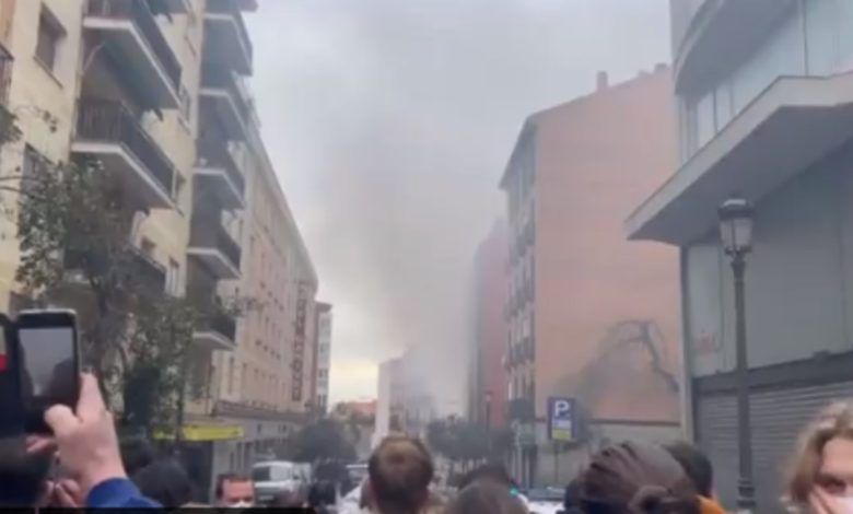 Fuerte explosión destruye 4 pisos de un edificio en Madrid, España