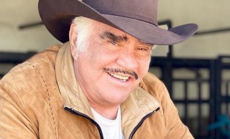 Vicente Fernández toca de manera inapropiada a una joven y queda grabado en video