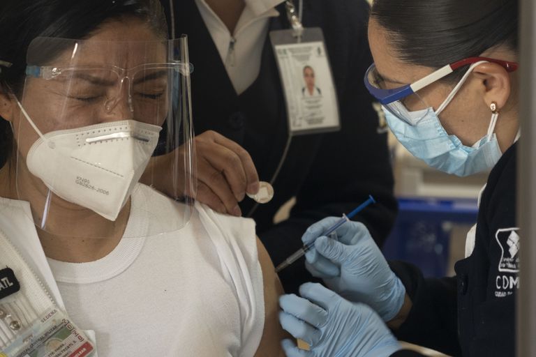 Ya se han aplicado 618,768 dosis totales de la vacuna contra Covid19 en México