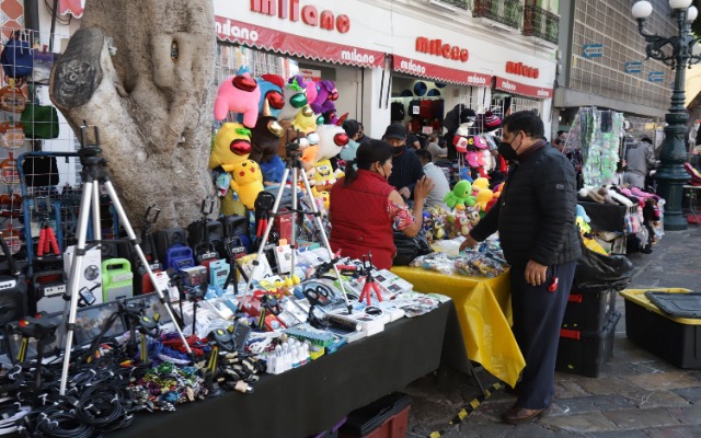 Gobierno estatal vuelve a prohibir el comercio ambulante por decreto; Ayuntamientos deben impedir instalación de vendedores