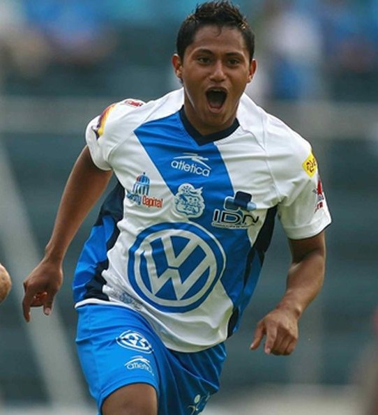 ramon nunez festejando gol puebla