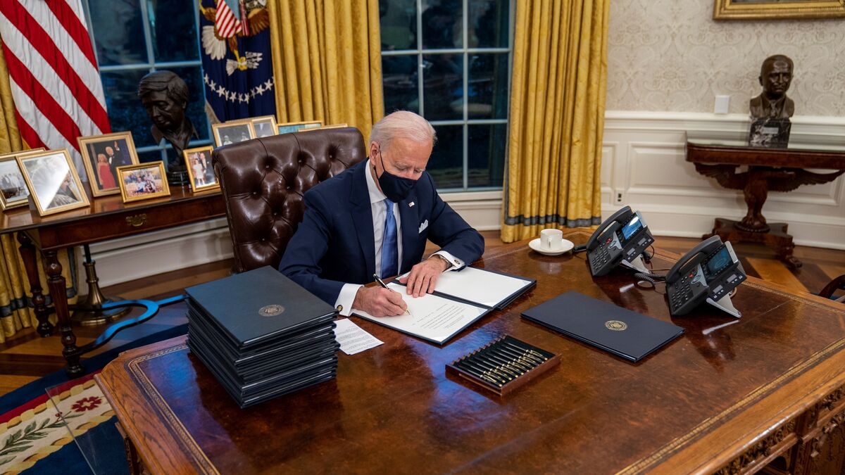 Biden ayuda a Estados Unidos a acceder a salud y elimina obstáculos al aborto