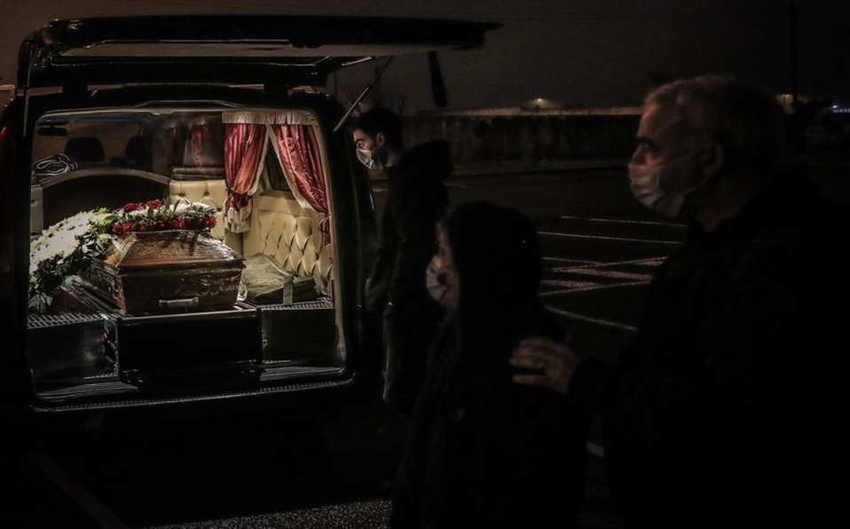 Tras funeral y entierro de hombre con covid, familia se entera que su pariente sigue vivo