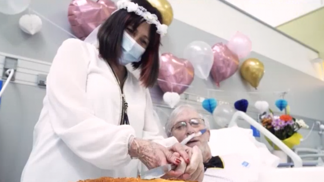 En el mes del amor contrae matrimonio pareja internada por covid-19 en un Hospital 