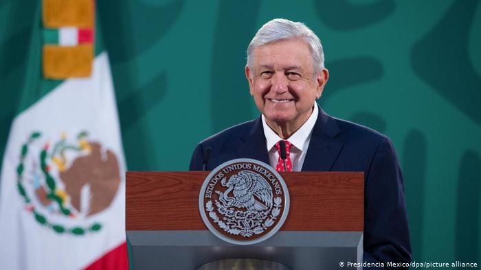 ‘Estamos de pie y en lucha’: López Obrador al regresar a ‘mañaneras’
